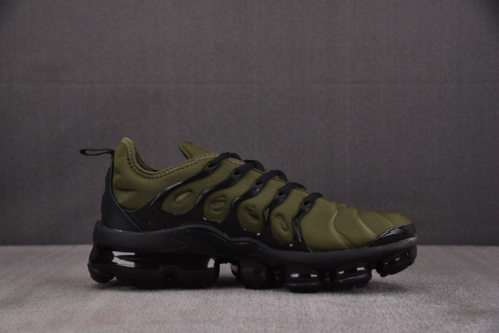  NK Air VaporMax Plus 军绿黑 AO4688-300 尺寸 39 40 40.5 4
