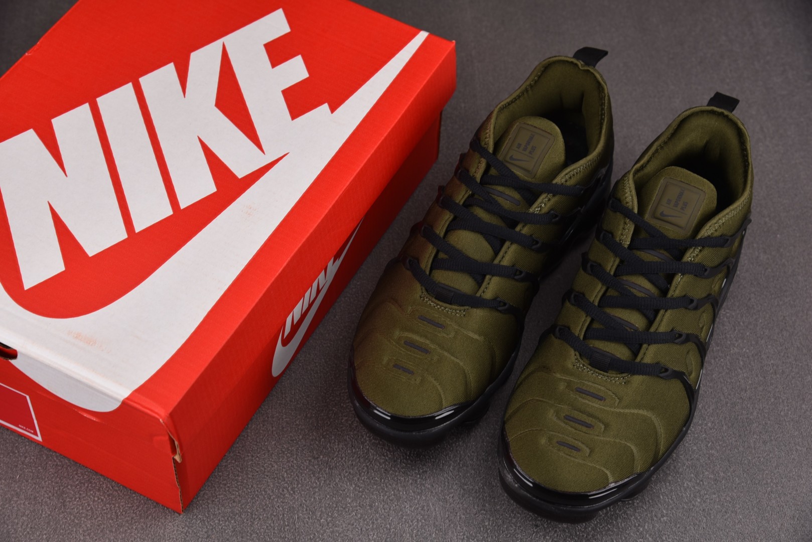  NK Air VaporMax Plus 军绿黑 AO4688-300 尺寸 39 40 40.5 4