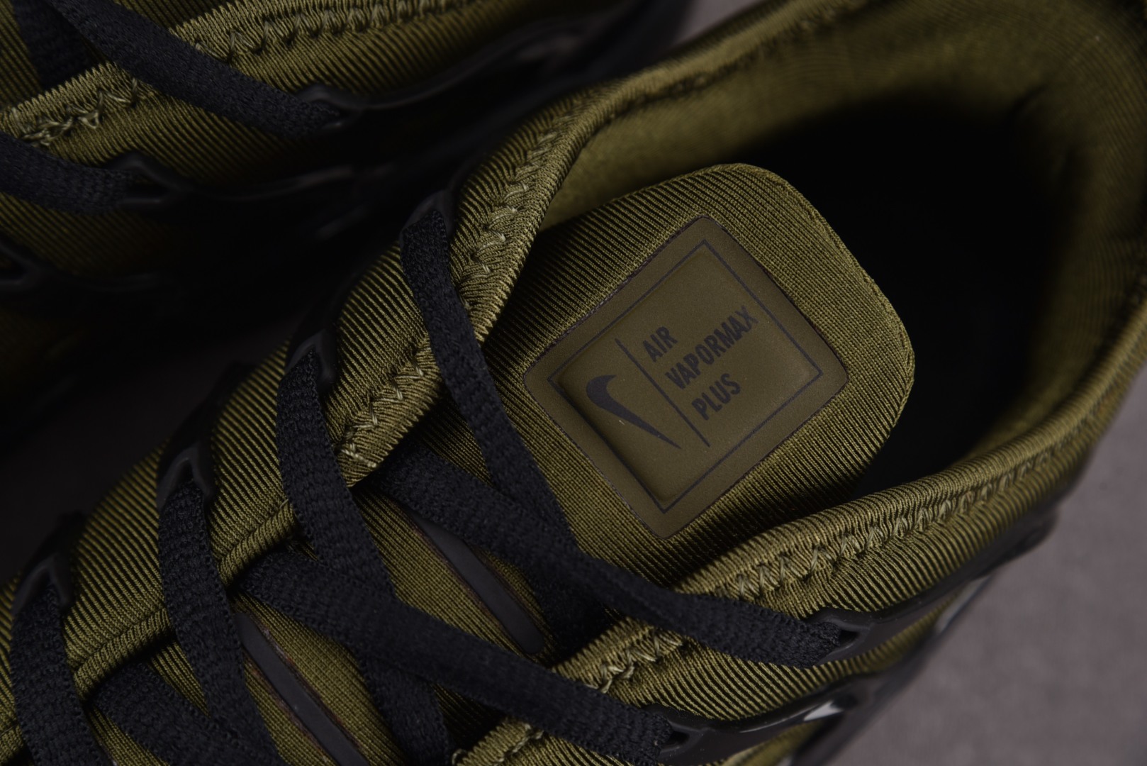  NK Air VaporMax Plus 军绿黑 AO4688-300 尺寸 39 40 40.5 4