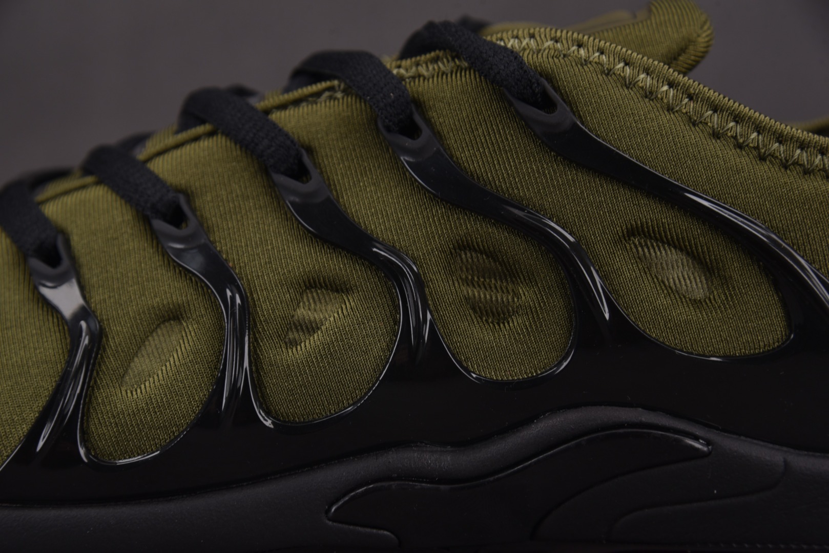  NK Air VaporMax Plus 军绿黑 AO4688-300 尺寸 39 40 40.5 4