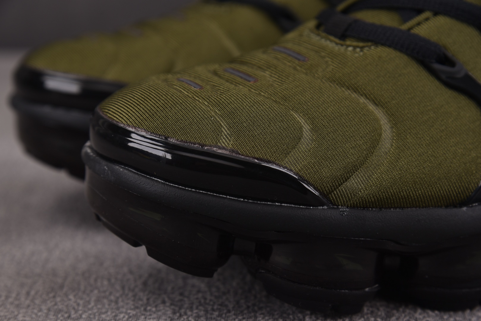  NK Air VaporMax Plus 军绿黑 AO4688-300 尺寸 39 40 40.5 4
