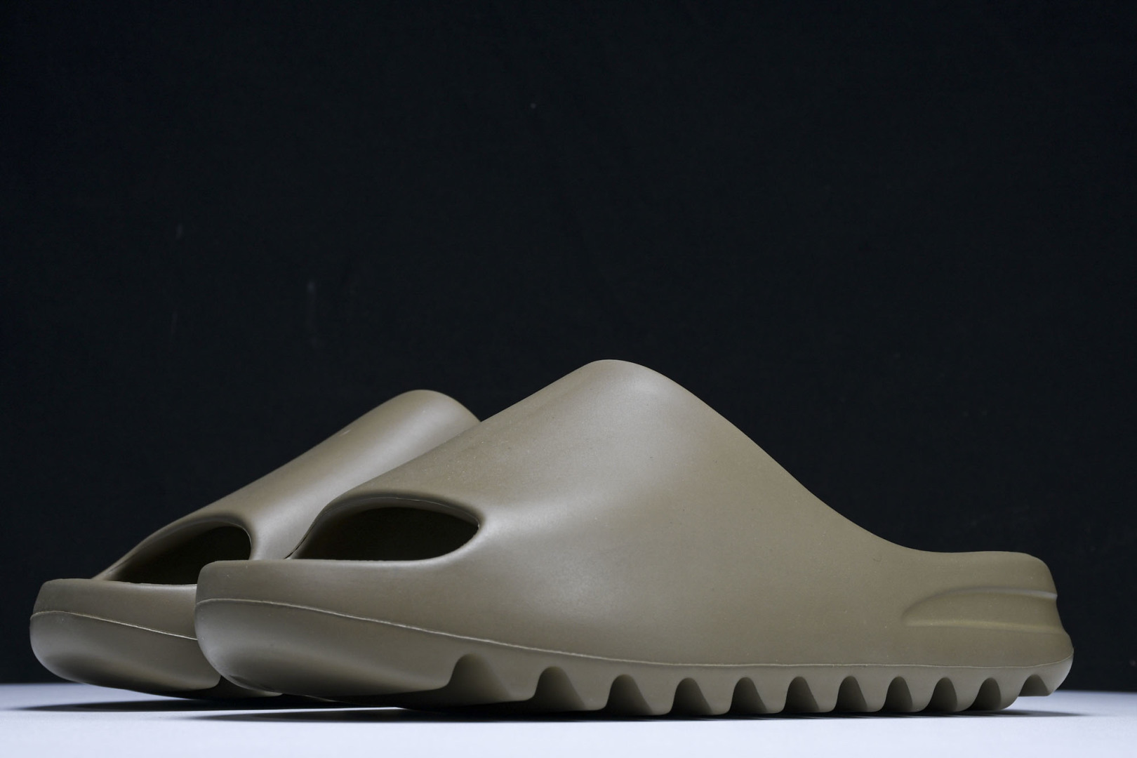  AD originals Yeezy Slide FV8425 尺寸 US4=36-37 US5=38