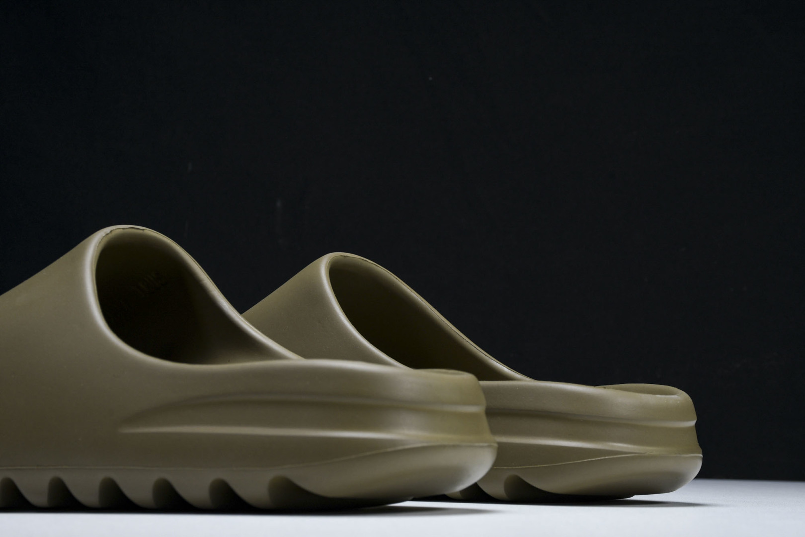  AD originals Yeezy Slide FV8425 尺寸 US4=36-37 US5=38