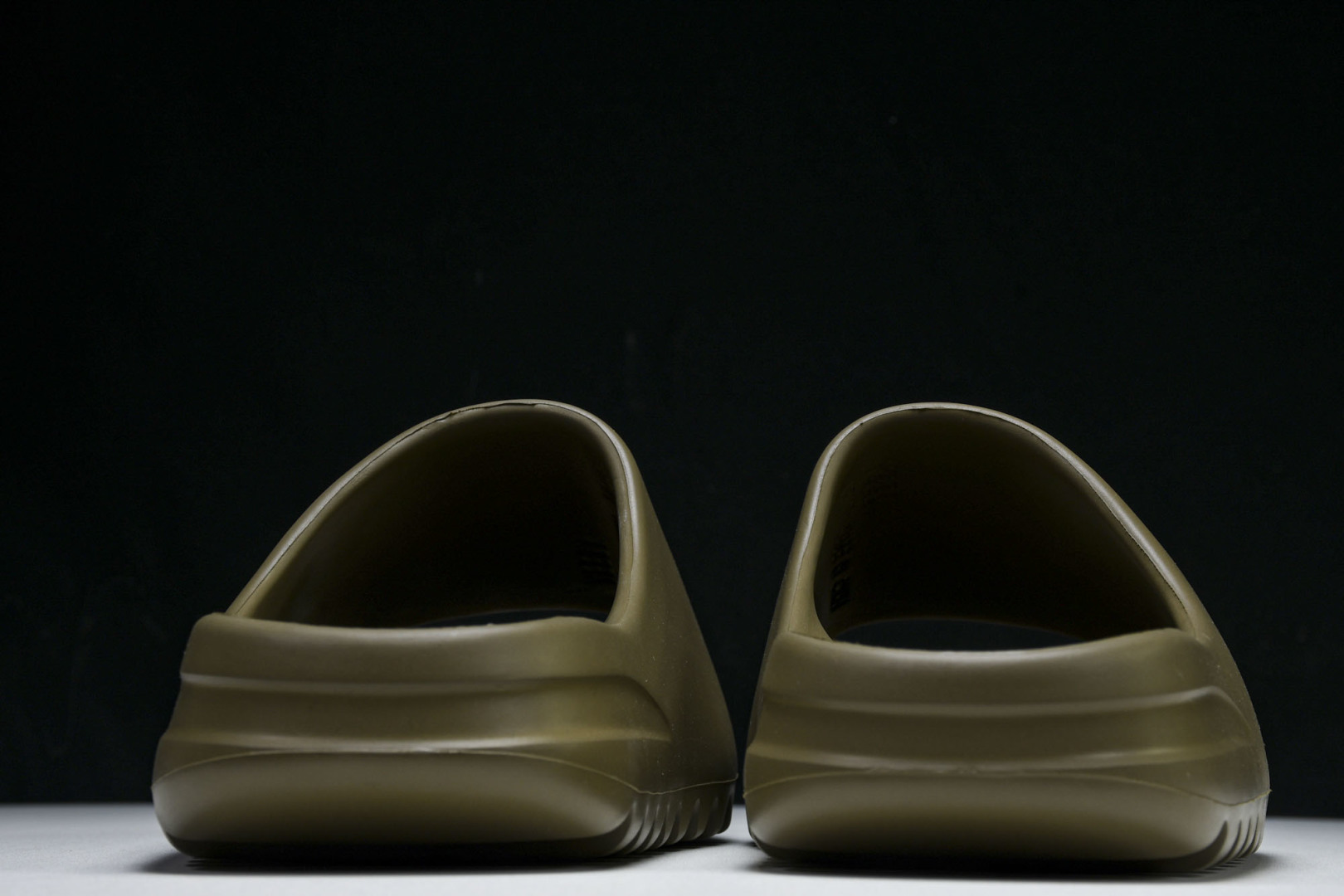  AD originals Yeezy Slide FV8425 尺寸 US4=36-37 US5=38