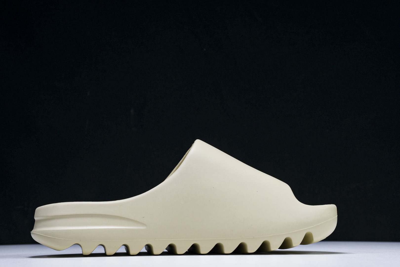  AD originals Yeezy Slide FW6345 尺寸 US4=36-37 US5=38