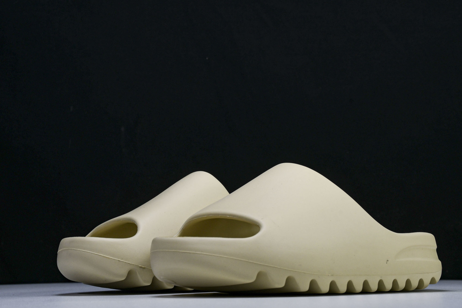 AD originals Yeezy Slide FW6345 尺寸 US4=36-37 US5=38