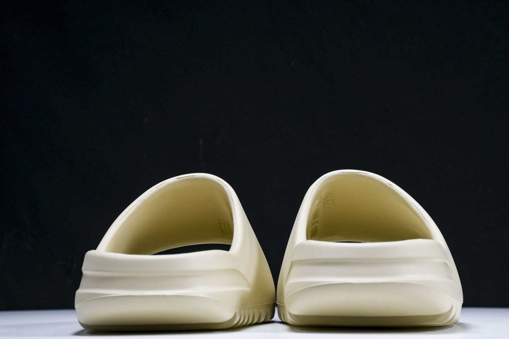  AD originals Yeezy Slide FW6345 尺寸 US4=36-37 US5=38