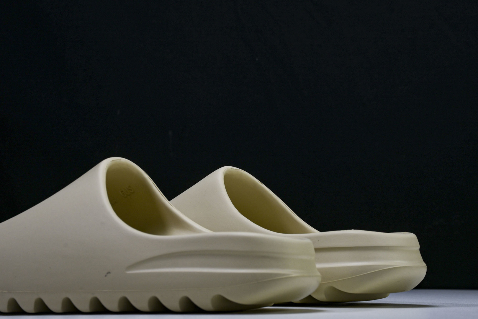  AD originals Yeezy Slide FW6345 尺寸 US4=36-37 US5=38