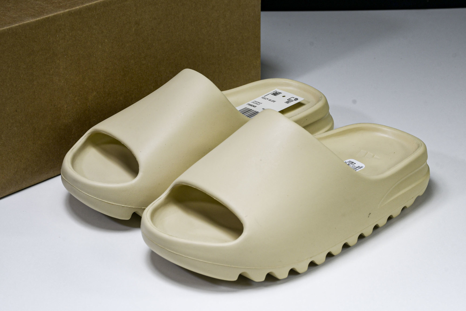  AD originals Yeezy Slide FW6345 尺寸 US4=36-37 US5=38