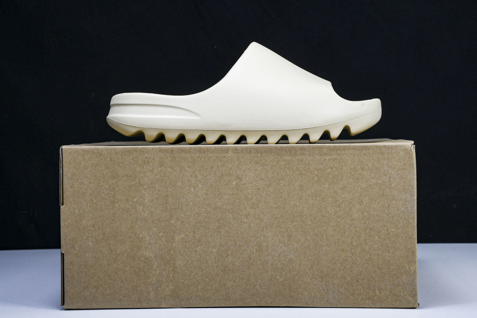  AD originals Yeezy Slide FW6345 尺寸 US4=36-37 US5=38