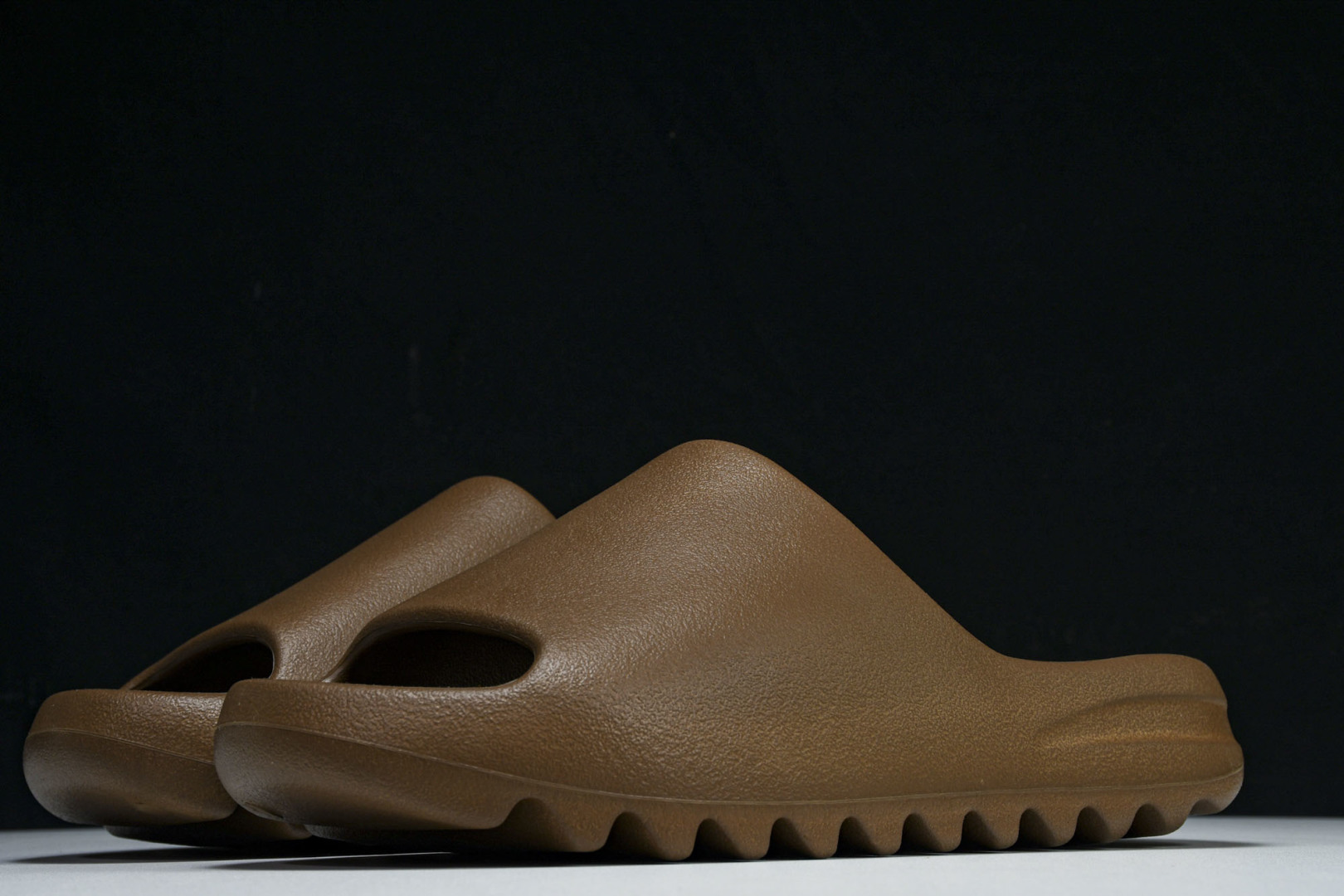  AD originals Yeezy Slide FZ5896 尺寸 US4=36-37 US5=38