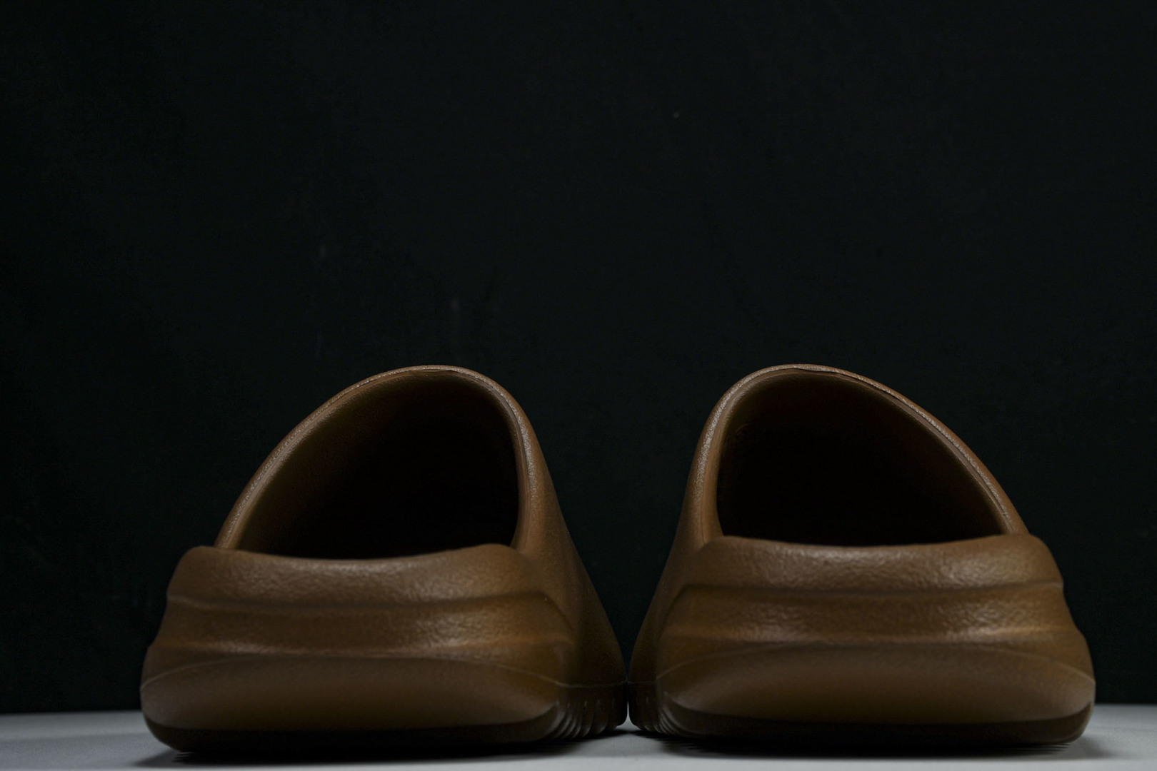  AD originals Yeezy Slide FZ5896 尺寸 US4=36-37 US5=38