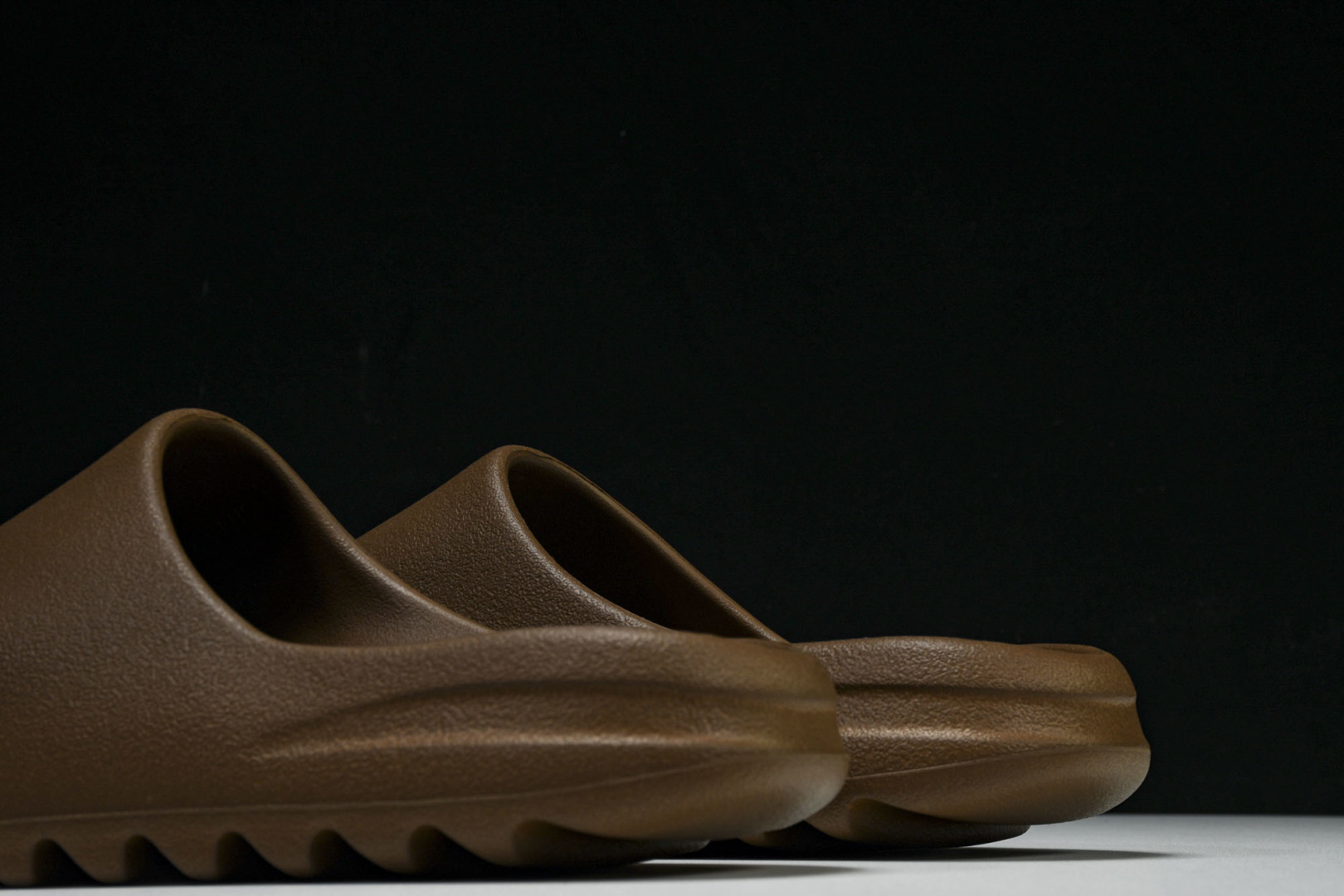  AD originals Yeezy Slide FZ5896 尺寸 US4=36-37 US5=38
