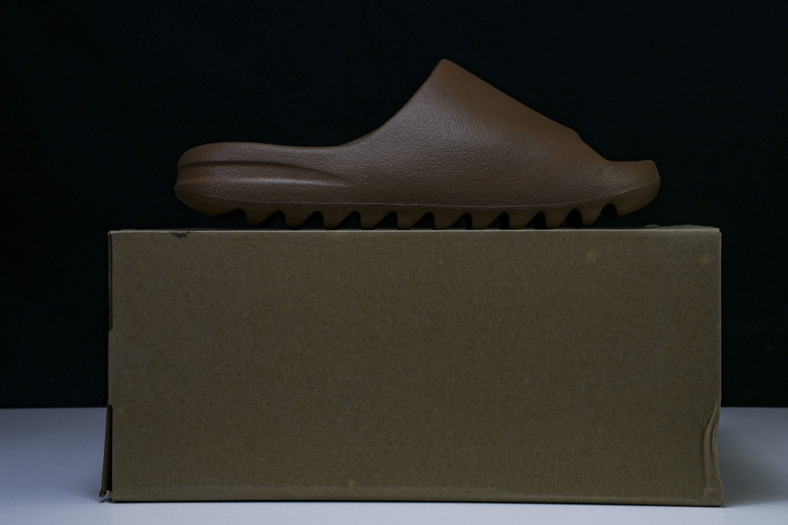  AD originals Yeezy Slide FZ5896 尺寸 US4=36-37 US5=38