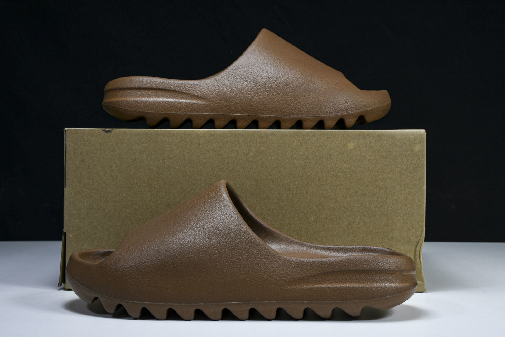  AD originals Yeezy Slide FZ5896 尺寸 US4=36-37 US5=38