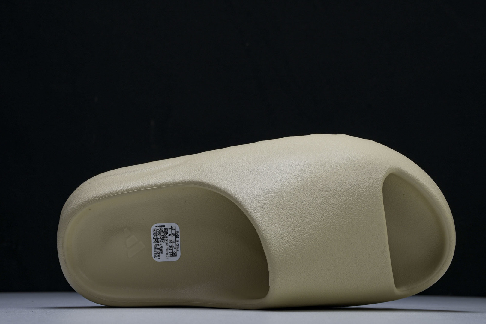  AD originals Yeezy Slide FZ5897 尺寸 US4=36-37 US5=38