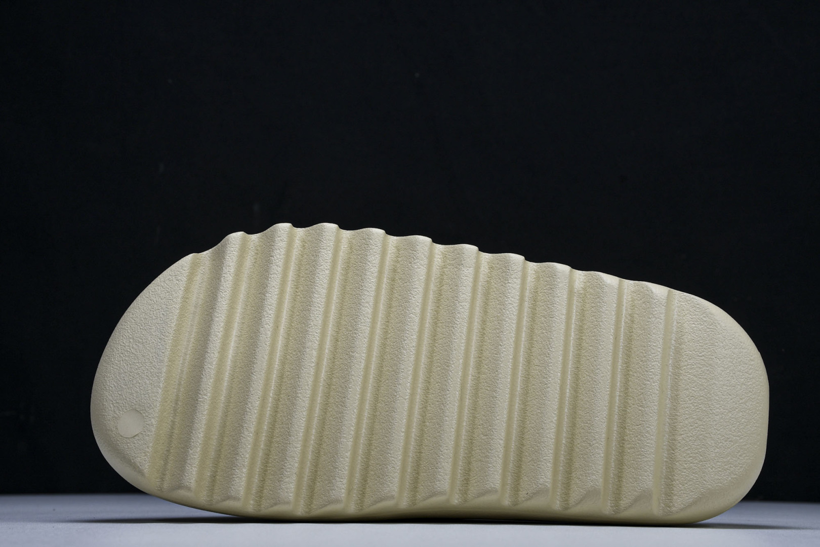  AD originals Yeezy Slide FZ5897 尺寸 US4=36-37 US5=38