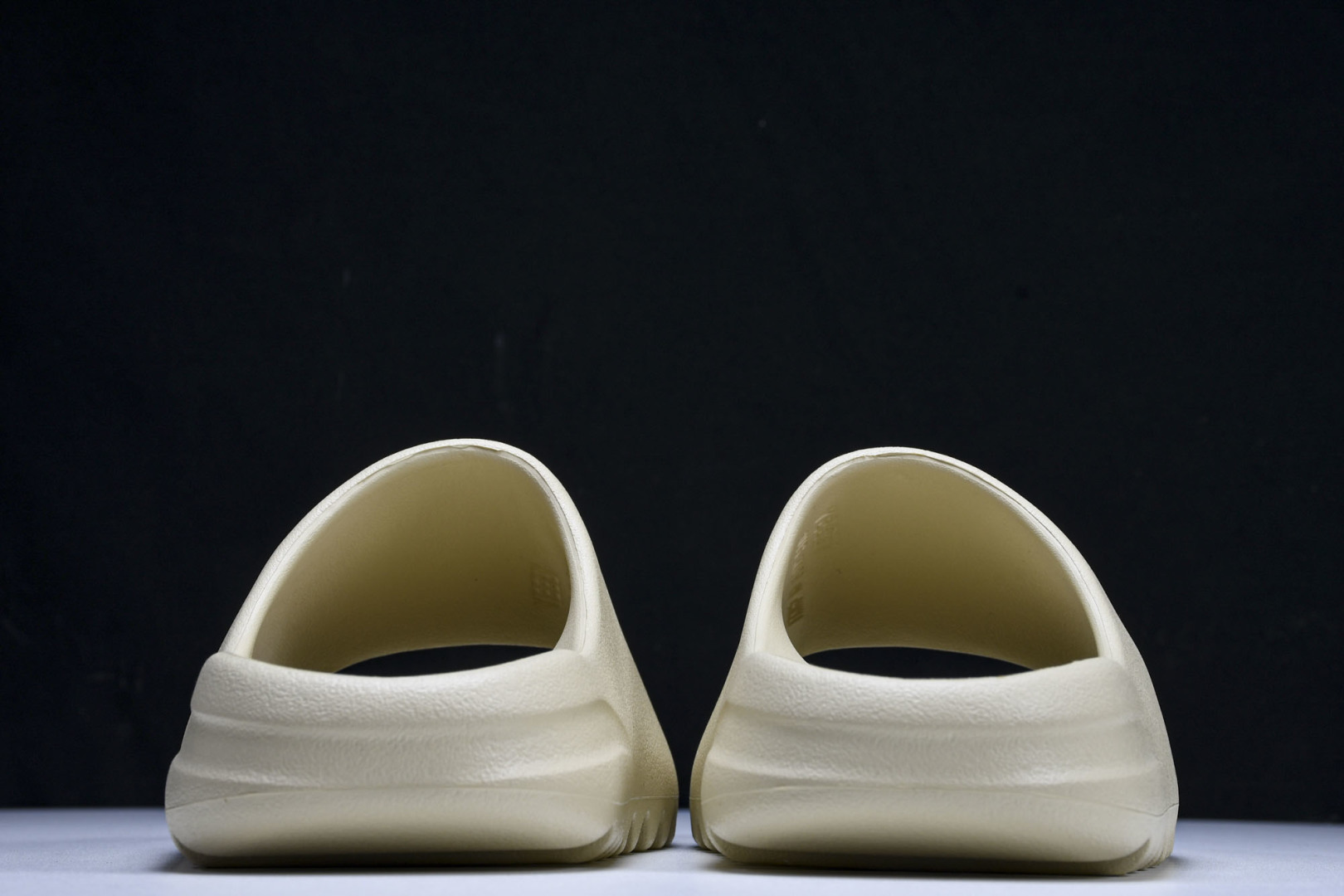  AD originals Yeezy Slide FZ5897 尺寸 US4=36-37 US5=38