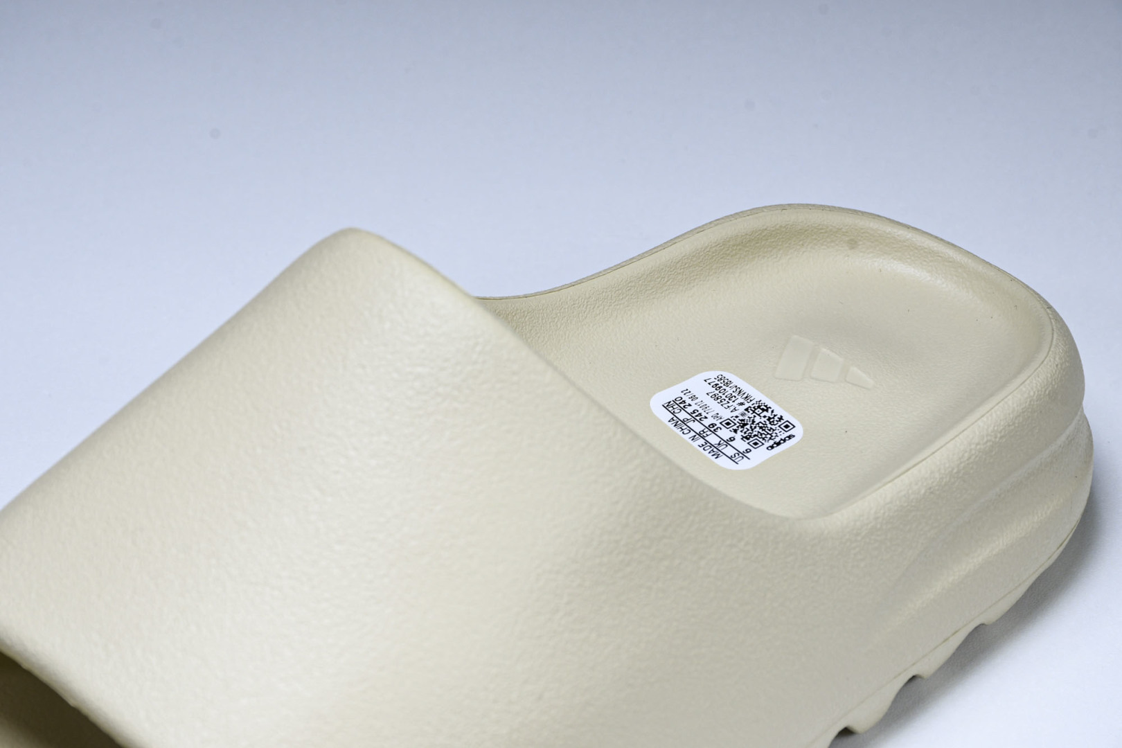  AD originals Yeezy Slide FZ5897 尺寸 US4=36-37 US5=38