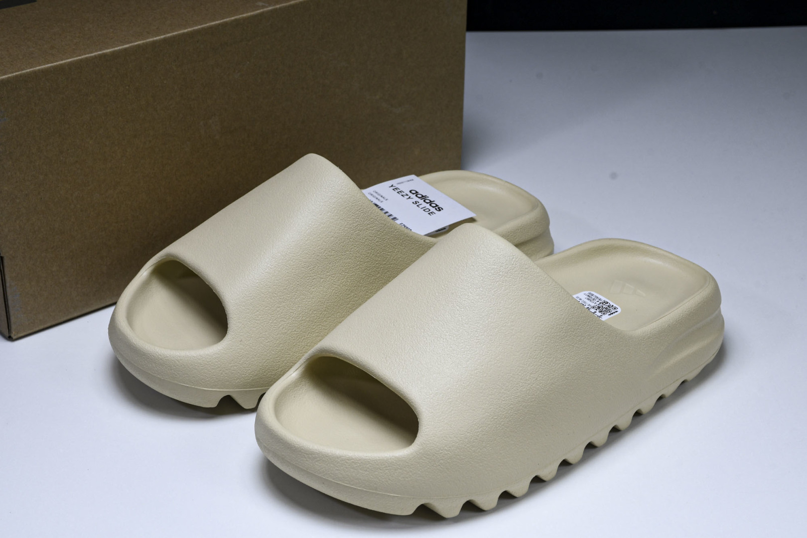  AD originals Yeezy Slide FZ5897 尺寸 US4=36-37 US5=38