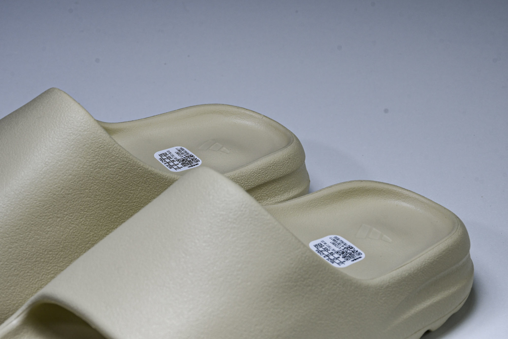  AD originals Yeezy Slide FZ5897 尺寸 US4=36-37 US5=38