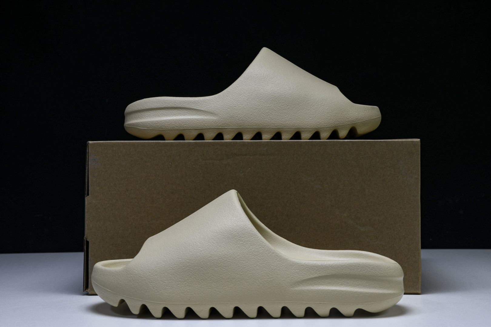  AD originals Yeezy Slide FZ5897 尺寸 US4=36-37 US5=38