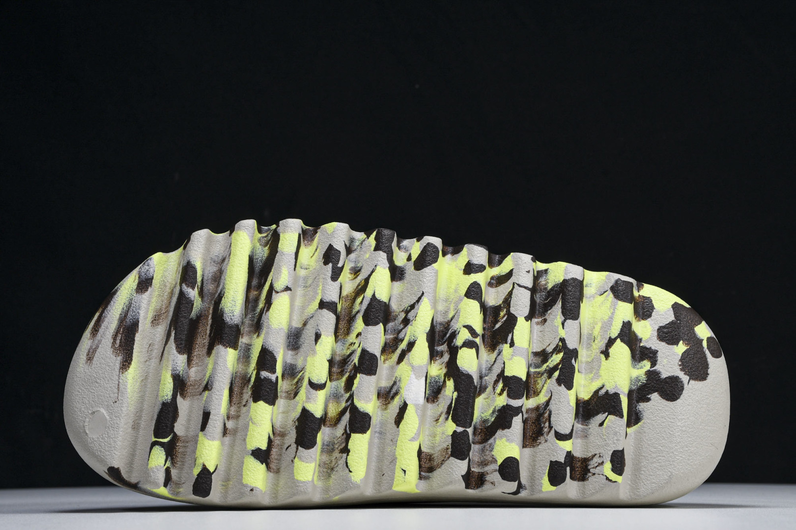  AD originals Yeezy Slide FZ5899 尺寸 US4=36-37 US5=38
