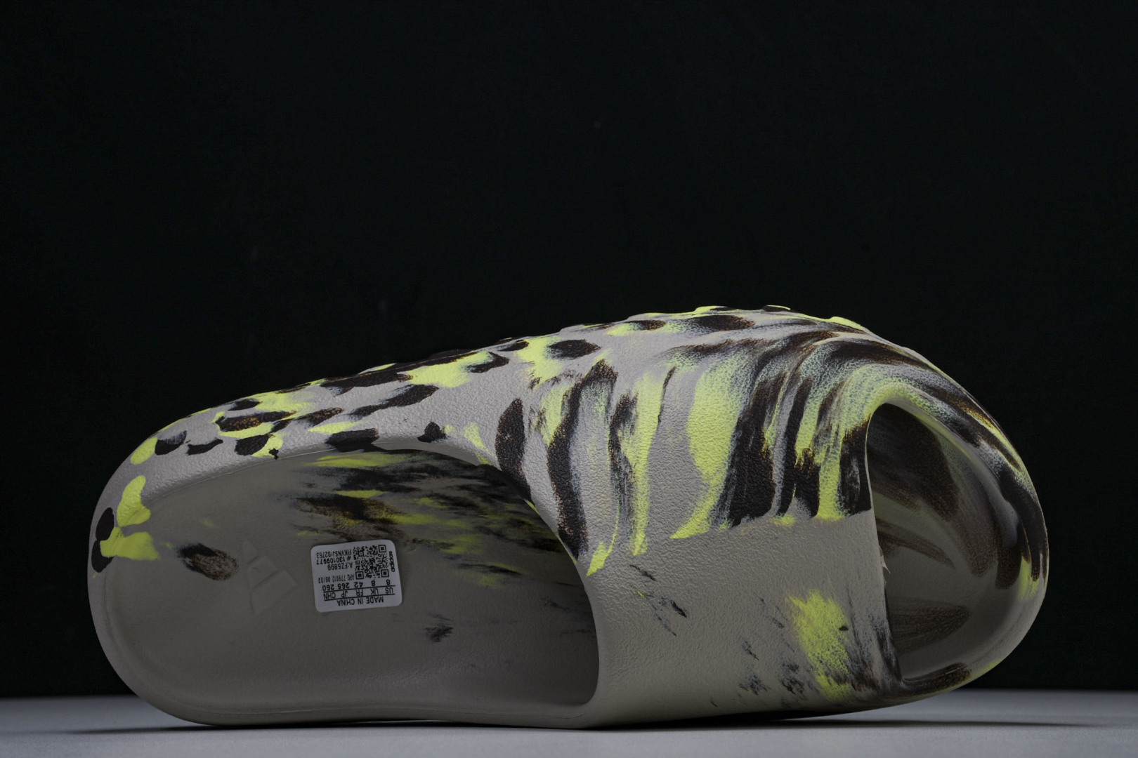  AD originals Yeezy Slide FZ5899 尺寸 US4=36-37 US5=38