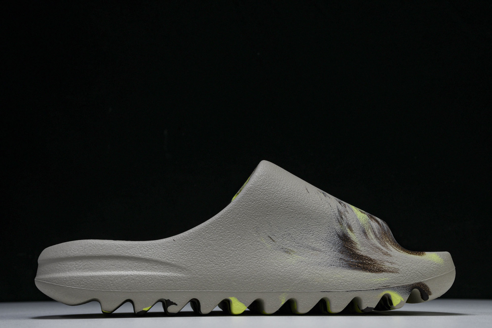  AD originals Yeezy Slide FZ5899 尺寸 US4=36-37 US5=38