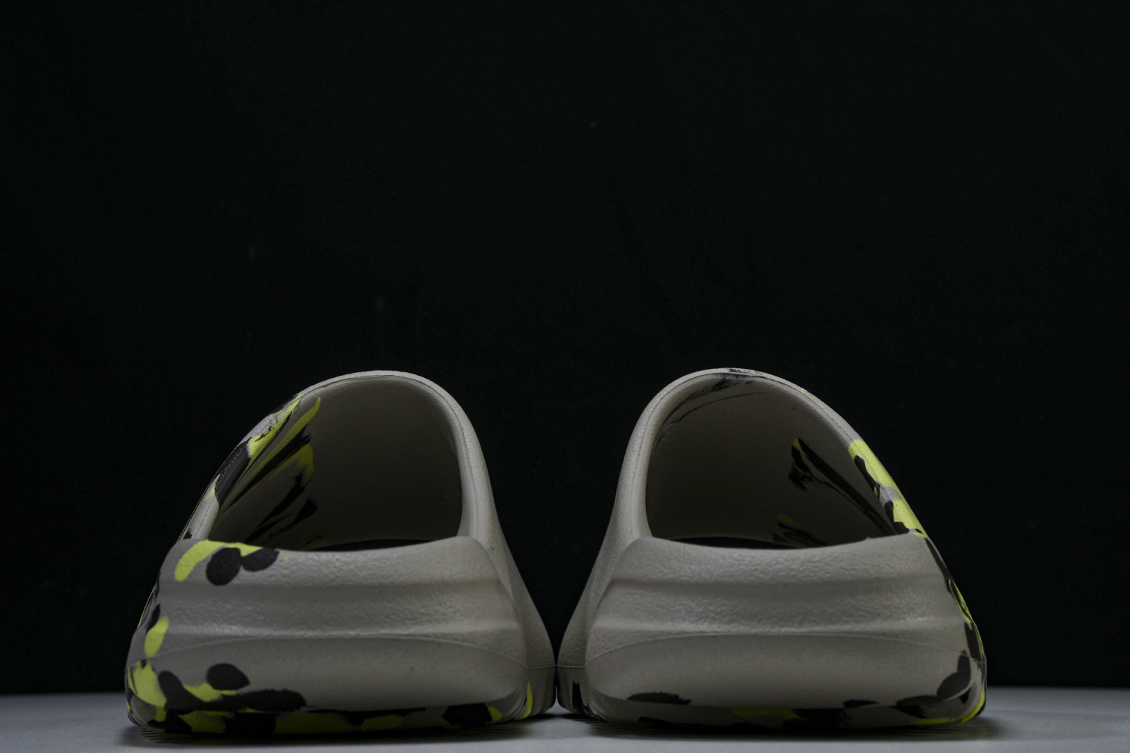  AD originals Yeezy Slide FZ5899 尺寸 US4=36-37 US5=38