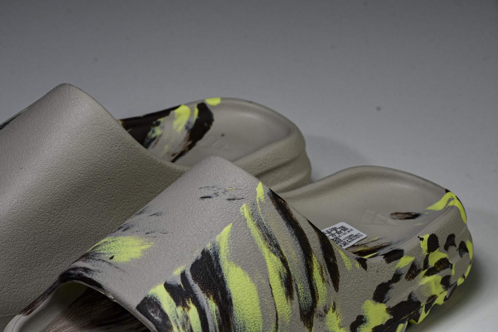  AD originals Yeezy Slide FZ5899 尺寸 US4=36-37 US5=38