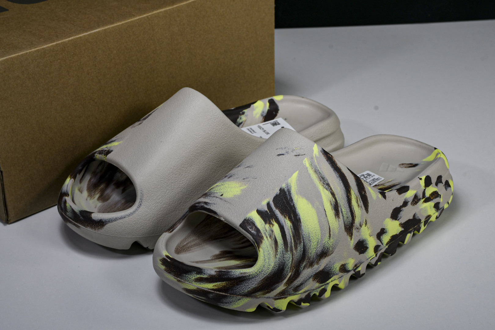  AD originals Yeezy Slide FZ5899 尺寸 US4=36-37 US5=38