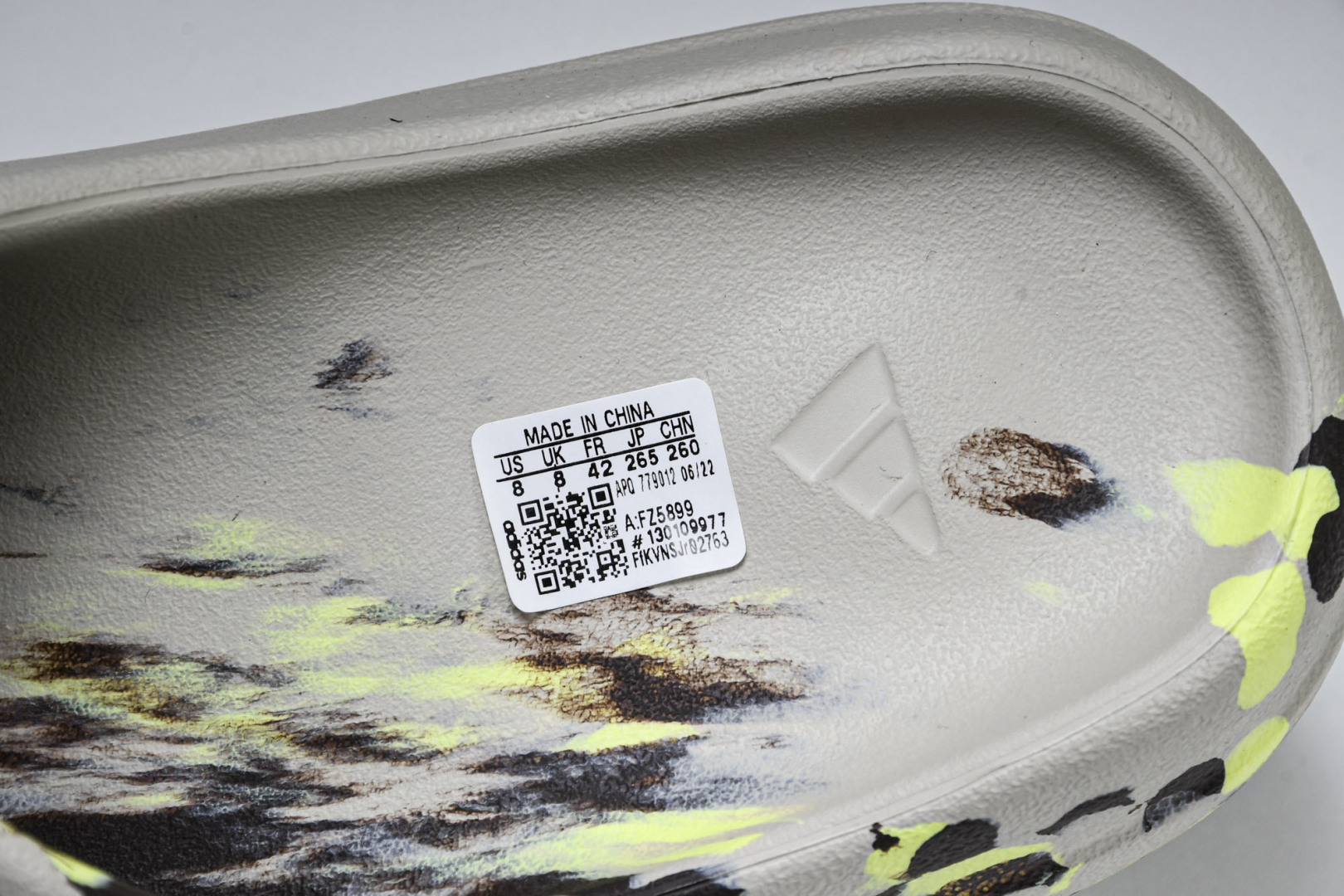  AD originals Yeezy Slide FZ5899 尺寸 US4=36-37 US5=38