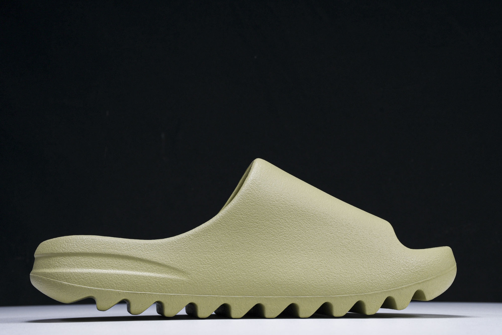  AD originals Yeezy Slide FZ5904 尺寸 US4=36-37 US5=38