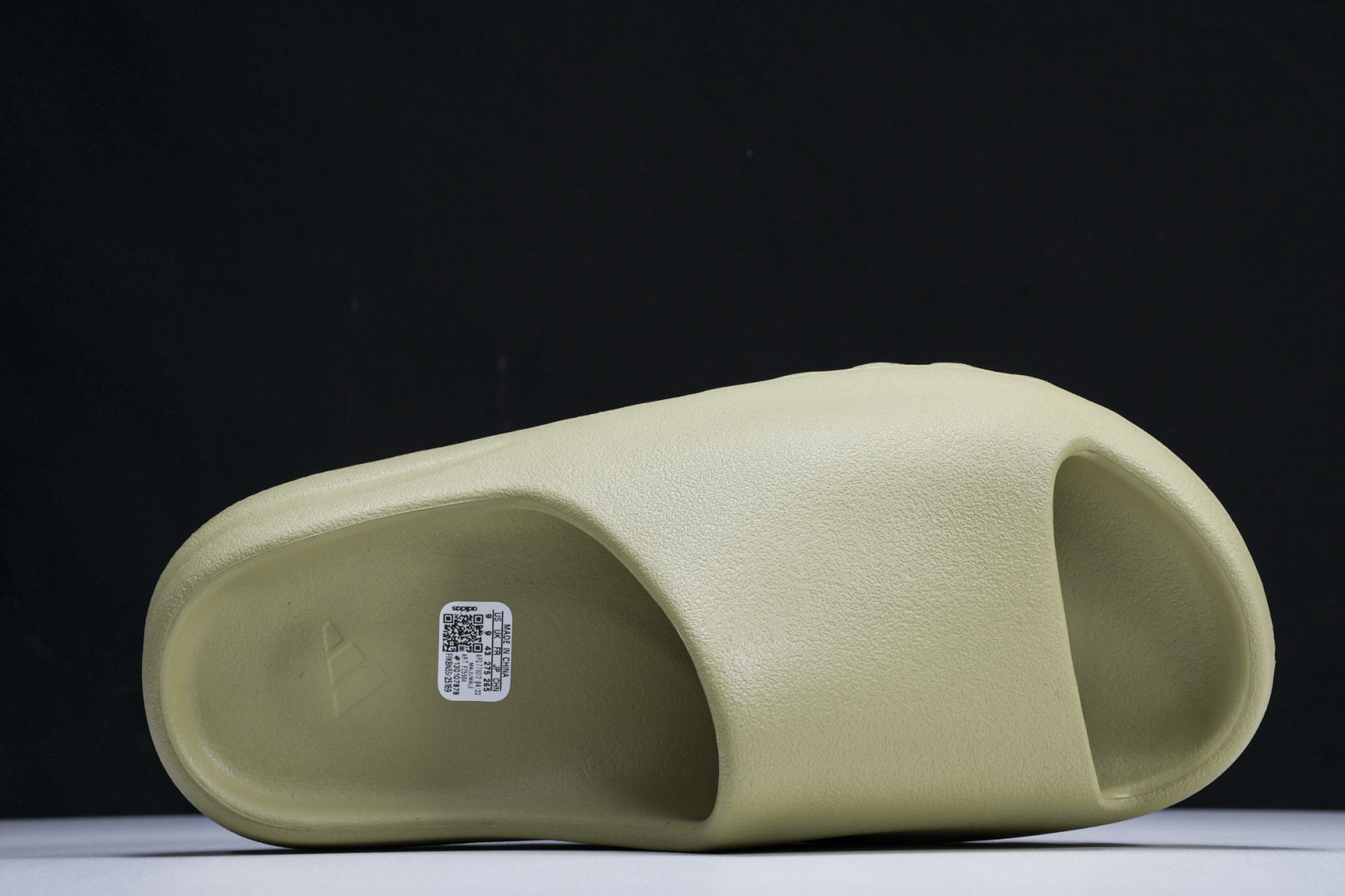  AD originals Yeezy Slide FZ5904 尺寸 US4=36-37 US5=38