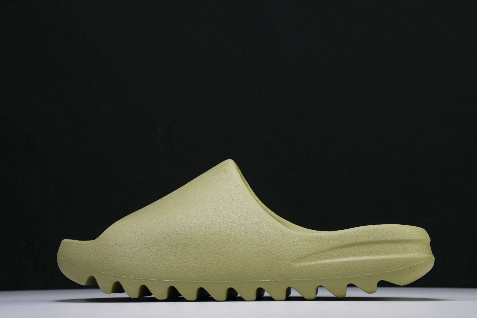  AD originals Yeezy Slide FZ5904 尺寸 US4=36-37 US5=38