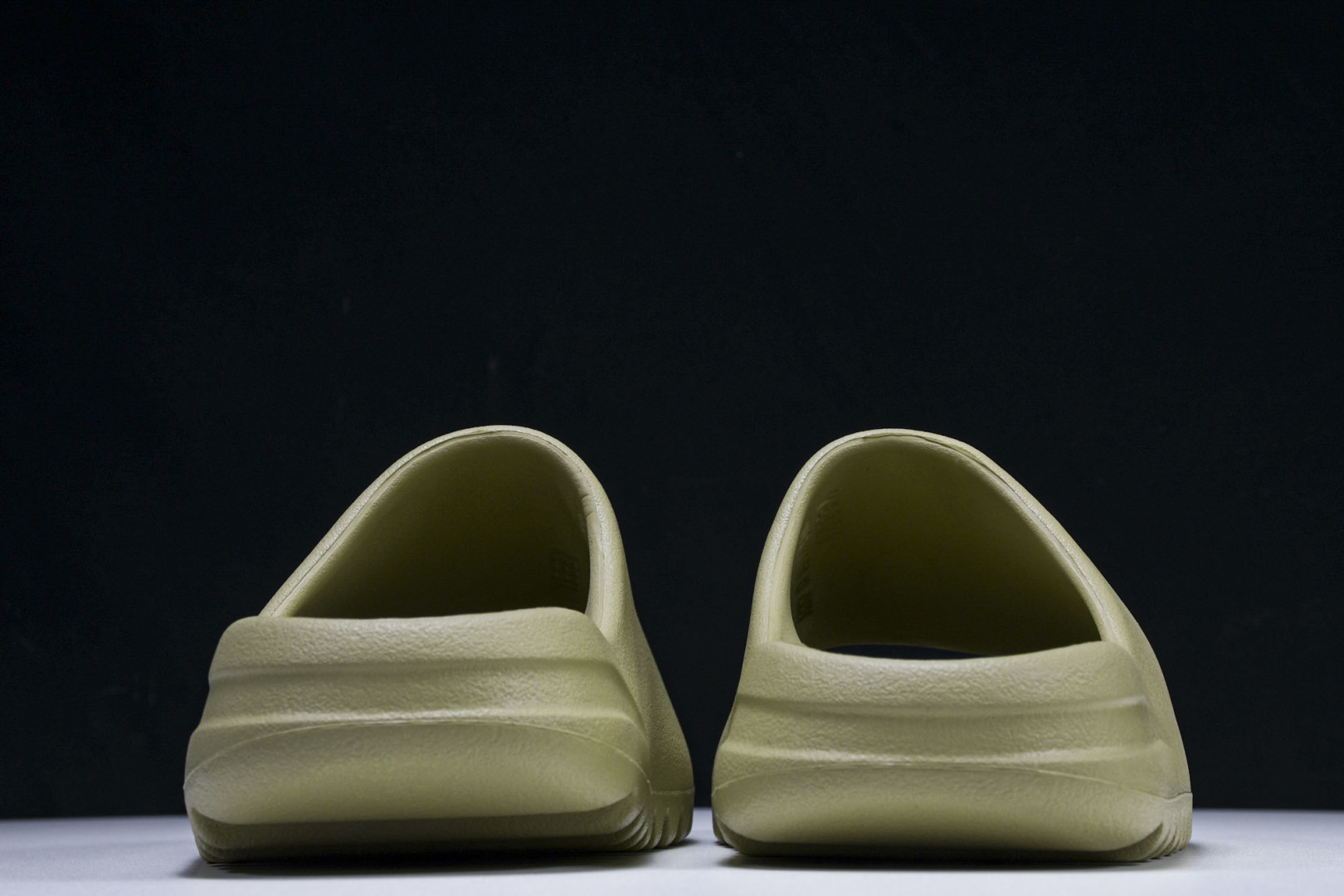  AD originals Yeezy Slide FZ5904 尺寸 US4=36-37 US5=38