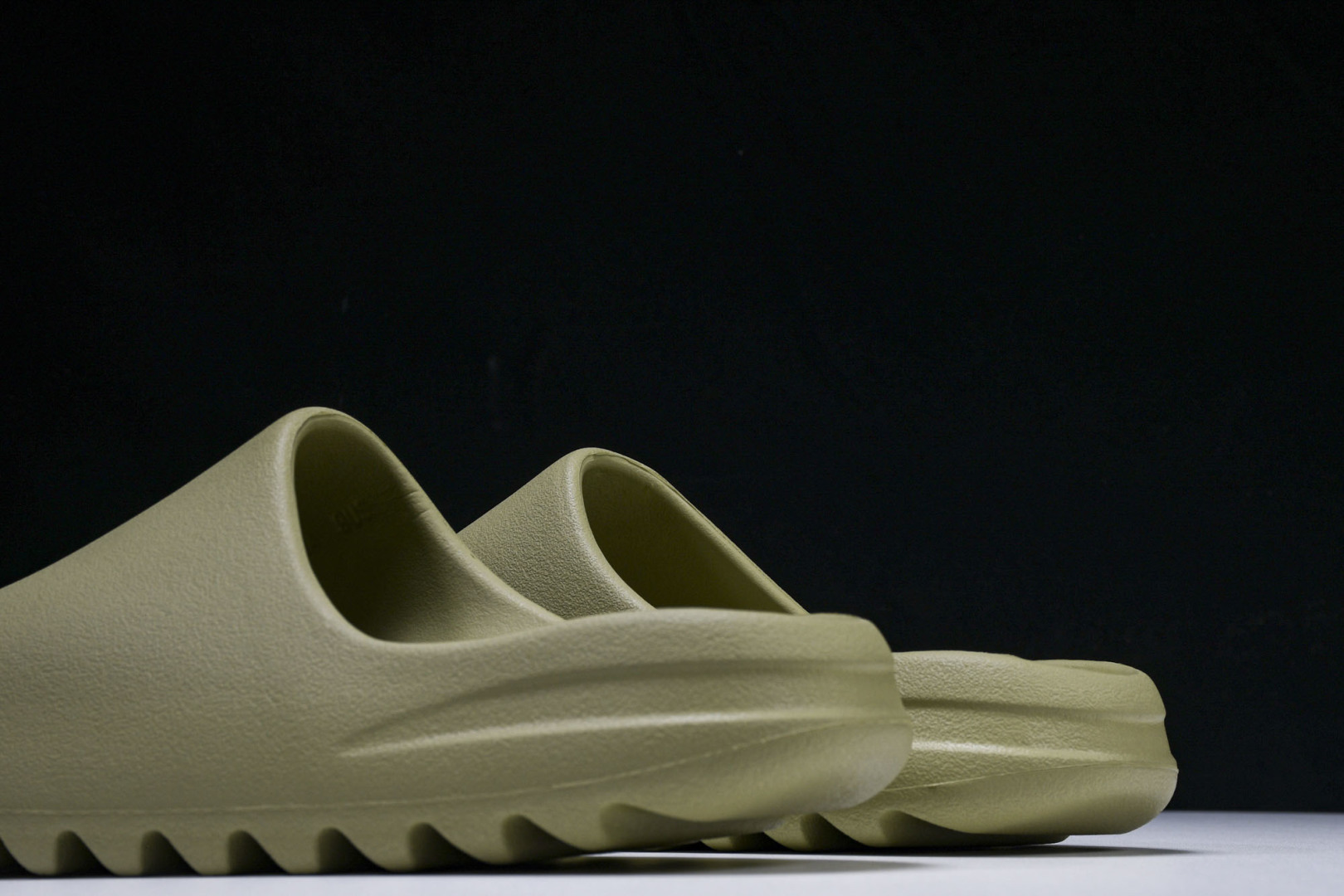  AD originals Yeezy Slide FZ5904 尺寸 US4=36-37 US5=38