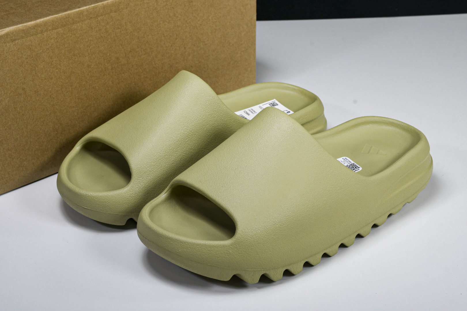  AD originals Yeezy Slide FZ5904 尺寸 US4=36-37 US5=38