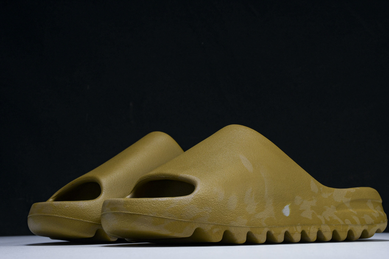  AD originals Yeezy Slide GW1931 尺寸 US4=36-37 US5=38