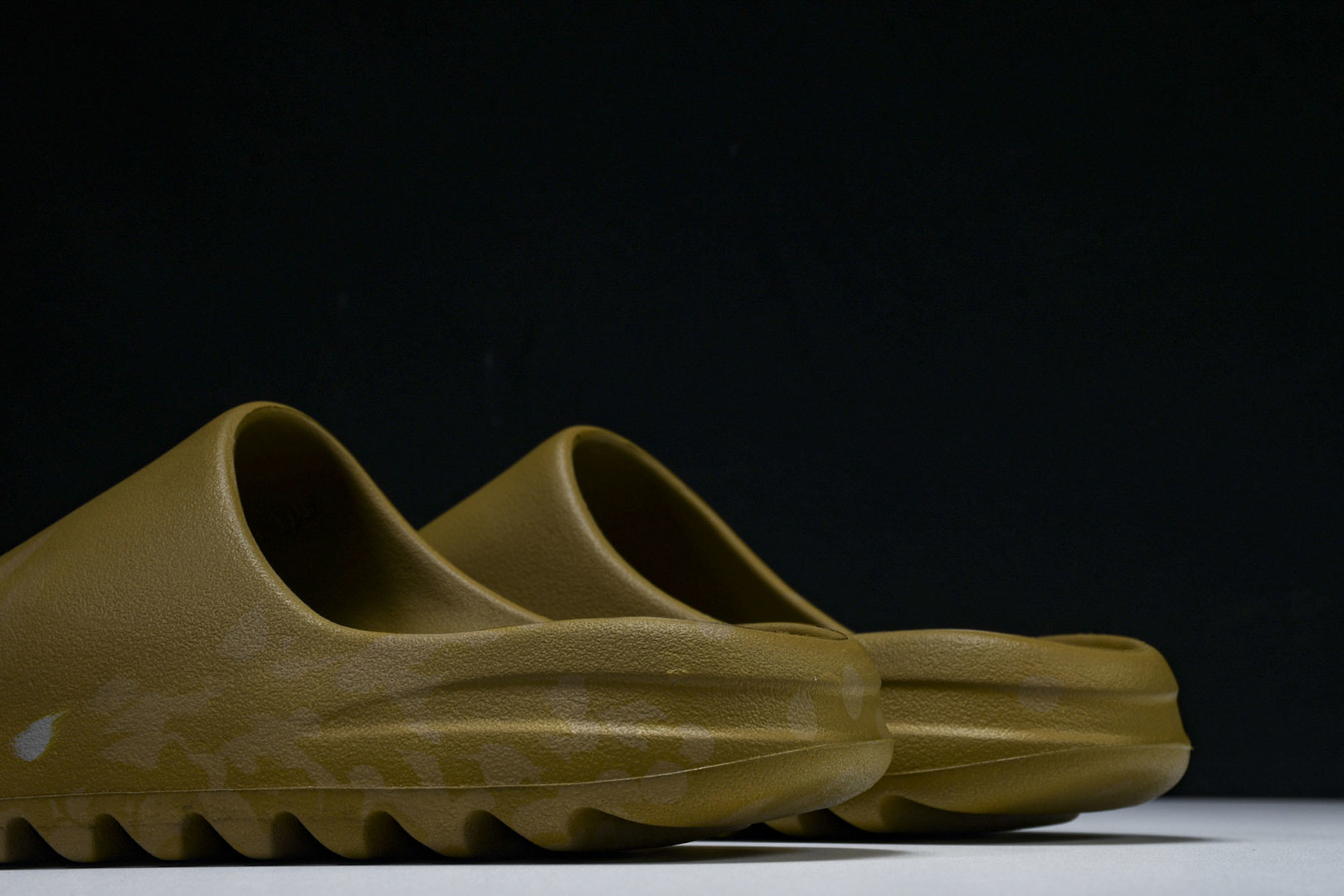  AD originals Yeezy Slide GW1931 尺寸 US4=36-37 US5=38