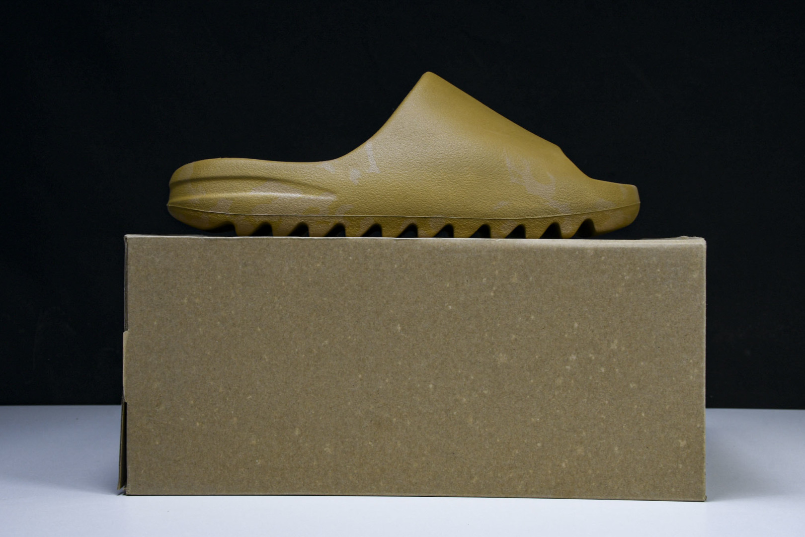  AD originals Yeezy Slide GW1931 尺寸 US4=36-37 US5=38