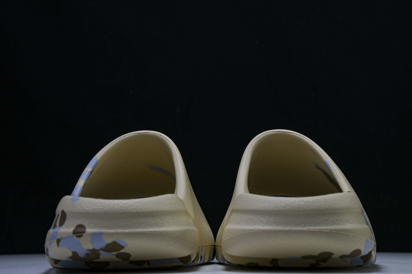  AD originals Yeezy Slide GW1932 尺寸 US4=36-37 US5=38