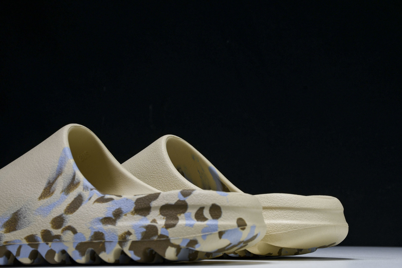  AD originals Yeezy Slide GW1932 尺寸 US4=36-37 US5=38
