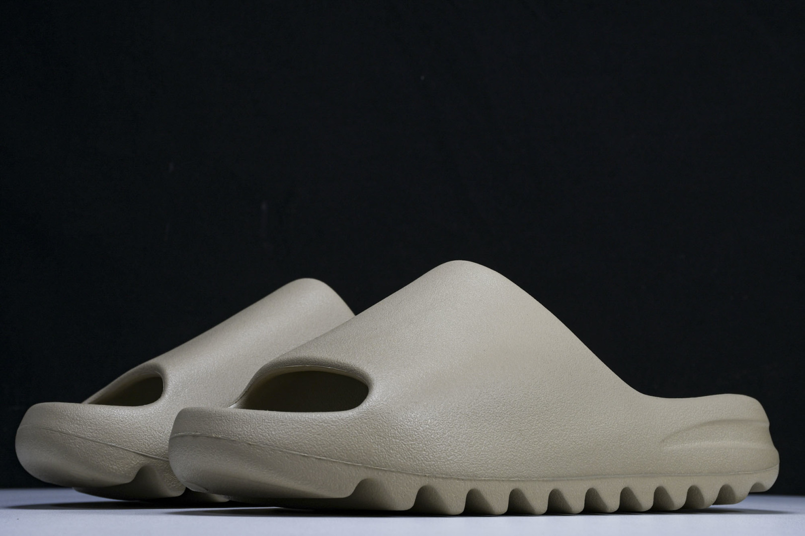  AD originals Yeezy Slide GW1934 尺寸 US4=36-37 US5=38