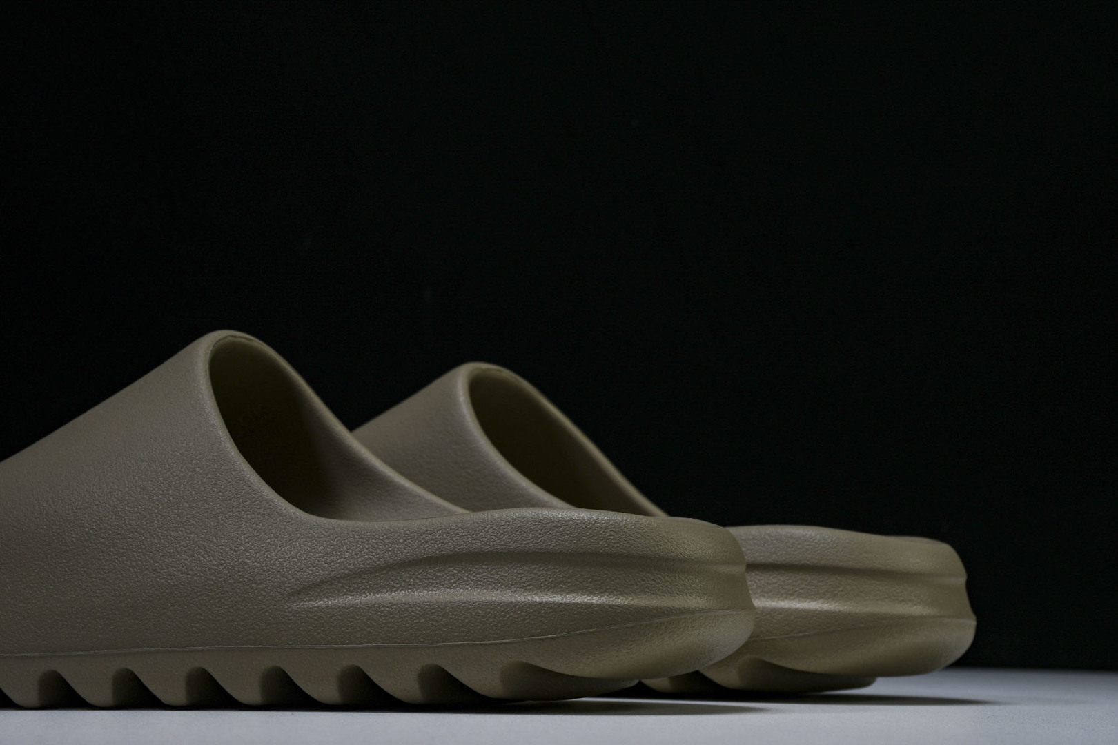  AD originals Yeezy Slide GW1934 尺寸 US4=36-37 US5=38
