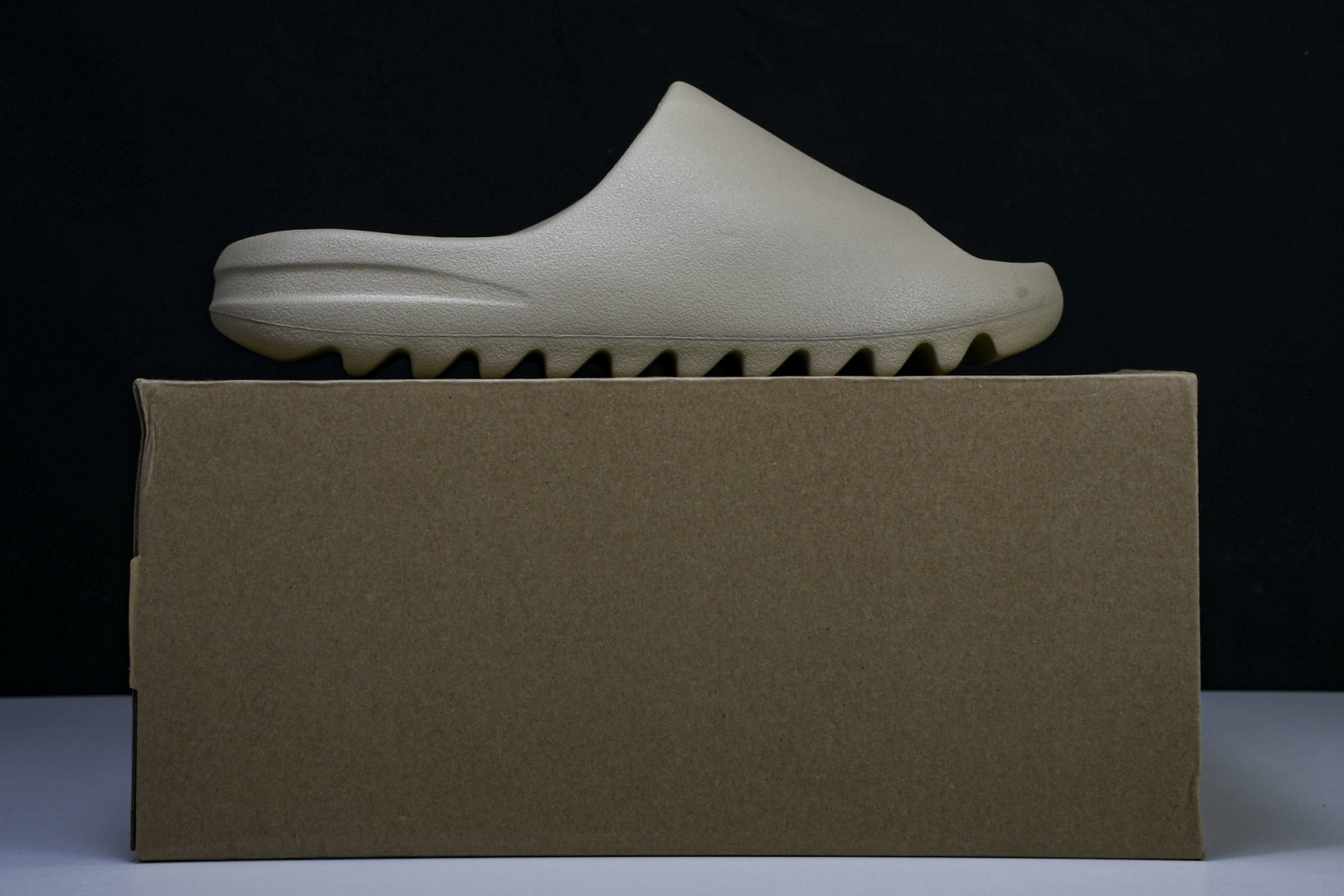  AD originals Yeezy Slide GW1934 尺寸 US4=36-37 US5=38