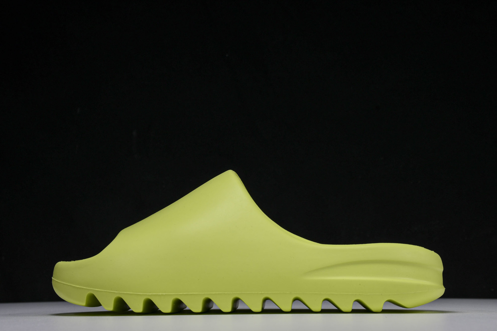  AD originals Yeezy Slide GX6138 尺寸 US4=36-37 US5=38