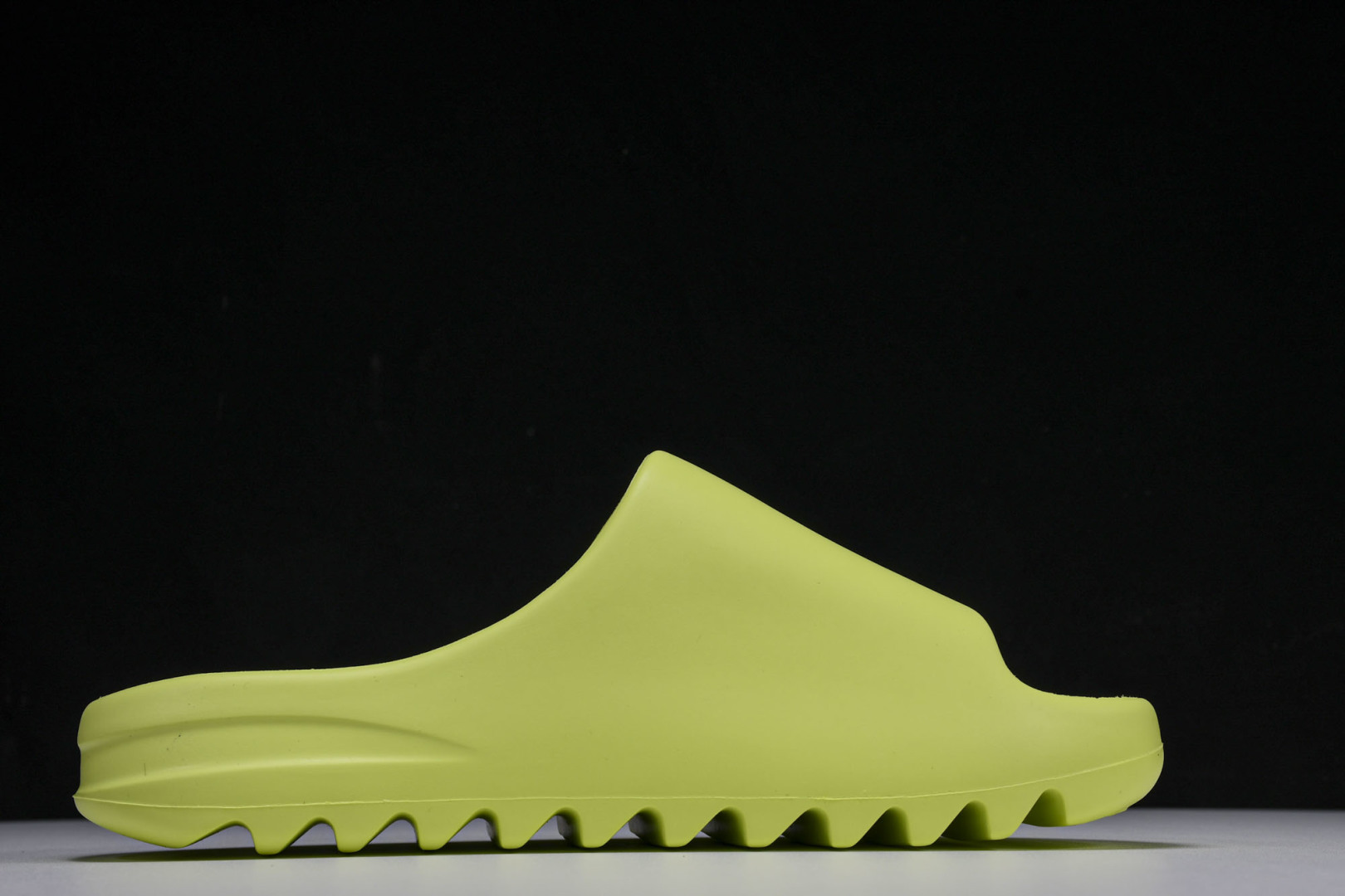 AD originals Yeezy Slide GX6138 尺寸 US4=36-37 US5=38