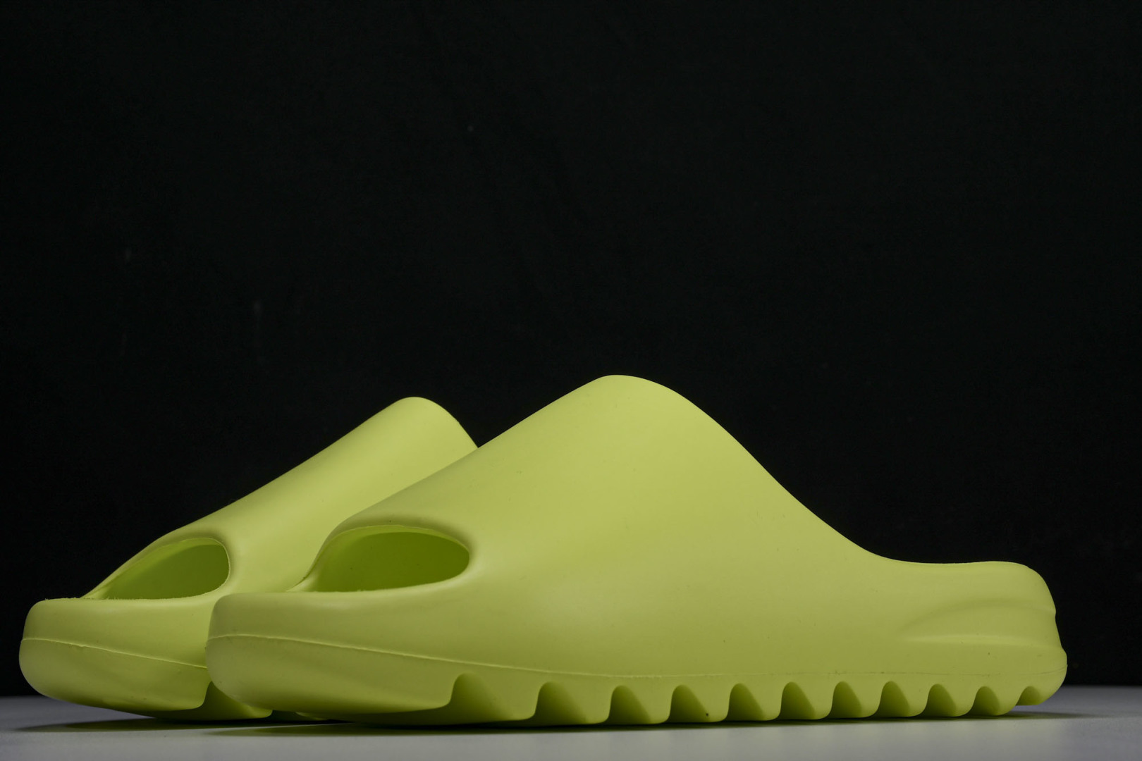  AD originals Yeezy Slide GX6138 尺寸 US4=36-37 US5=38
